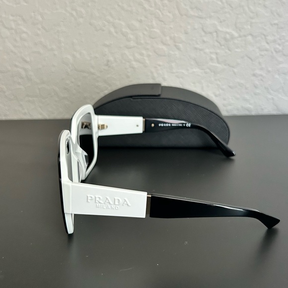 Brand new! Prada sunglasses! SPR 21X-F 55-19-140. Black and white - Picture 2 of 4
